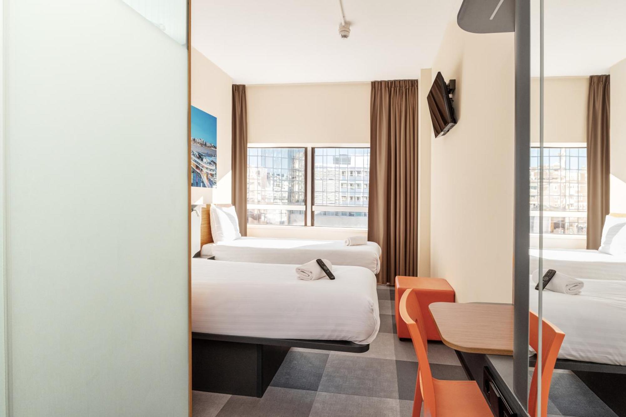 Easyhotel Scheveningen 2*
